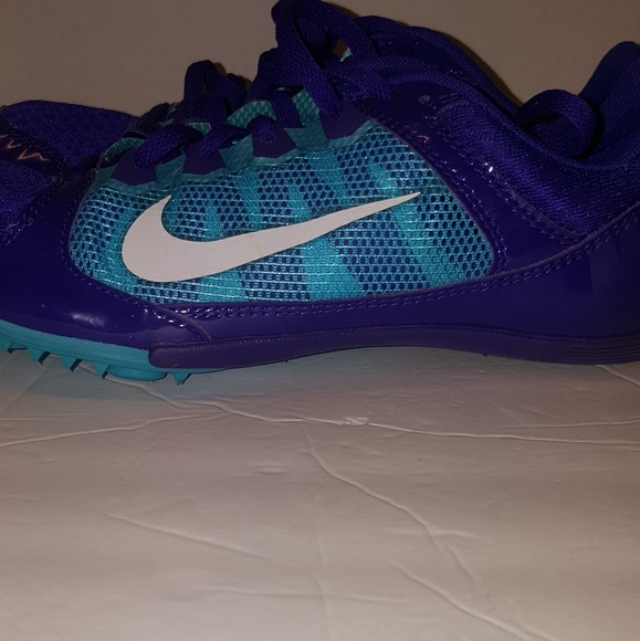 Nike Woman's Cleats - Picture 3 of 8